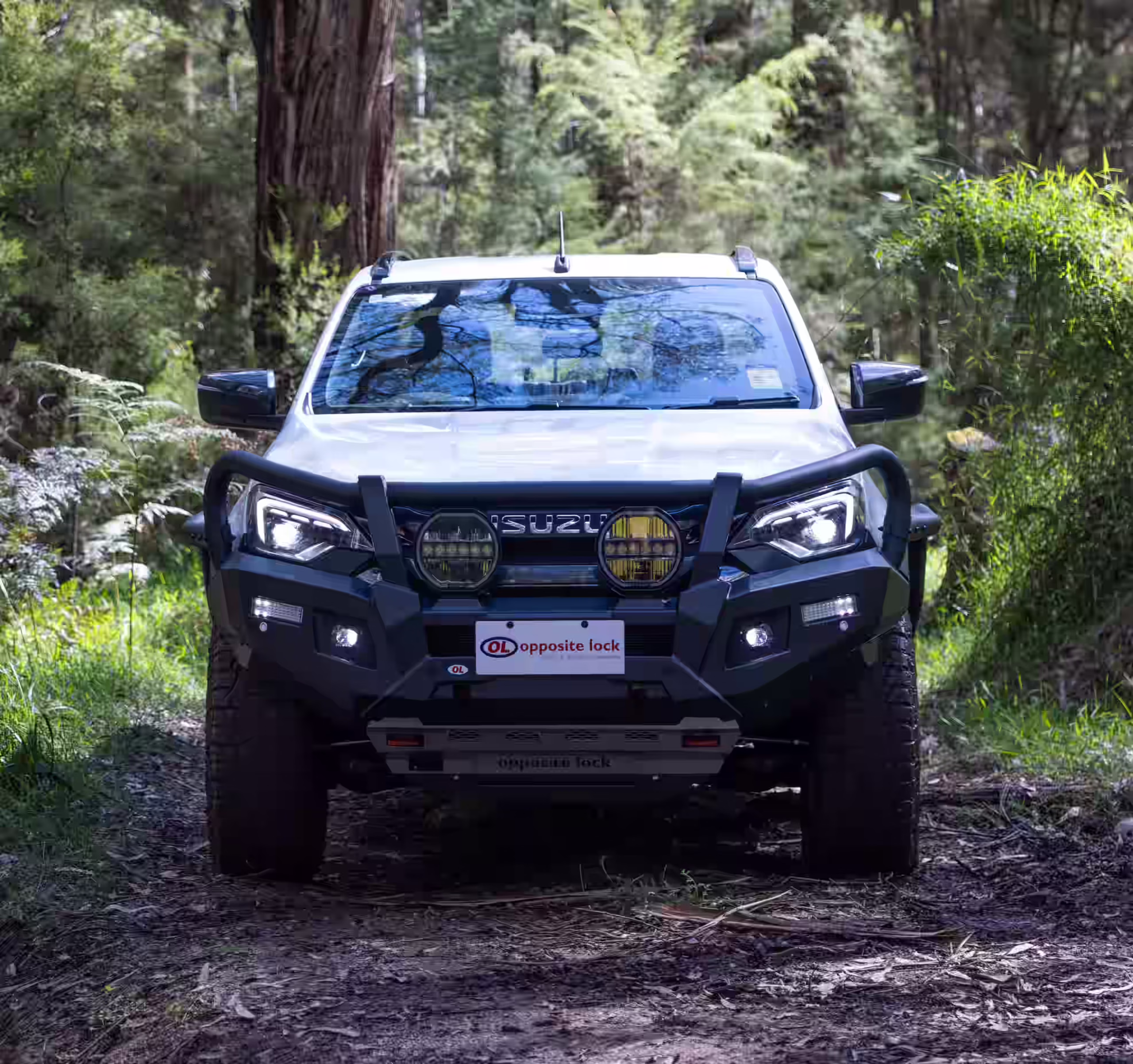 Isuzu D MAX MY20 Post Type Bull Bar Opposite Lock