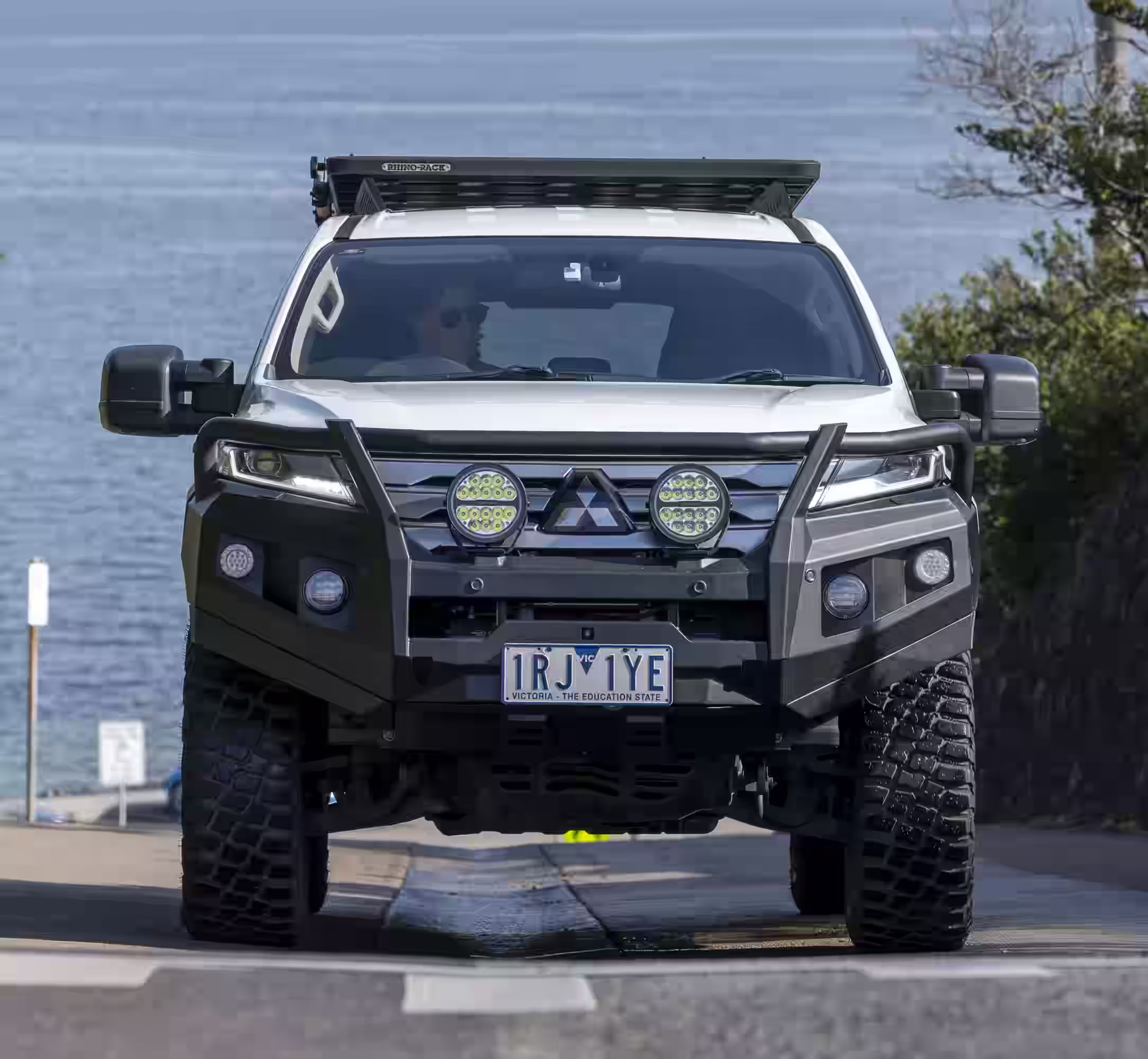 Mitsubishi Pajero Sport QF RAXAR Looped Bull Bar