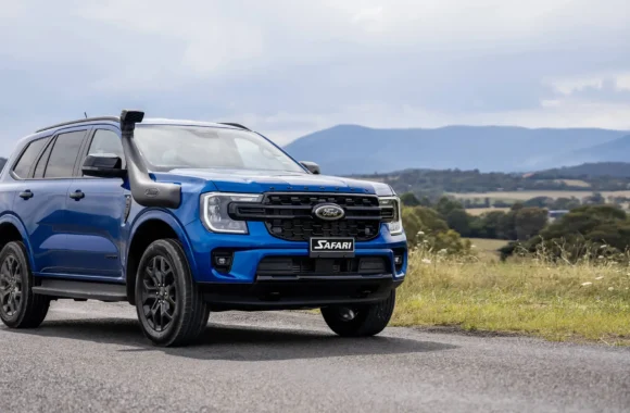 blue-ford-everest -safari-snorkel