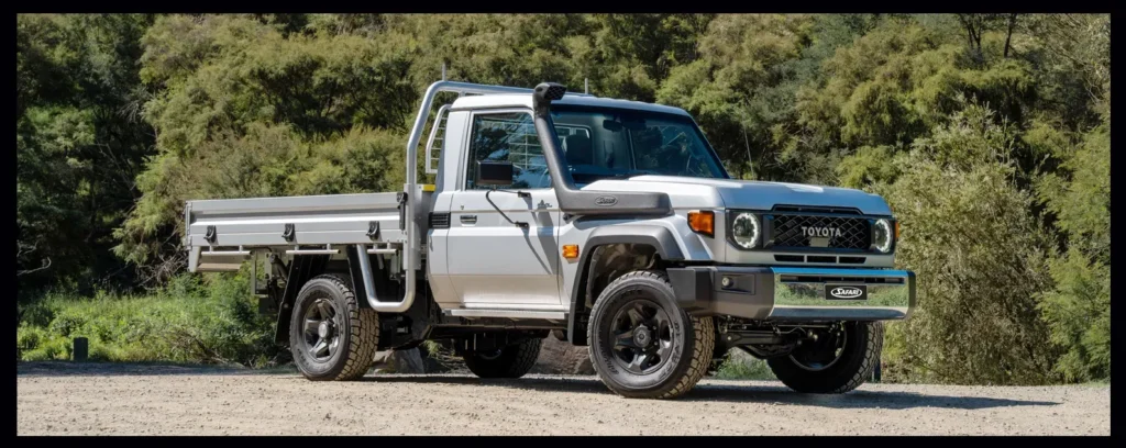 Safari V-SPEC snorkel SS792HFGD fitted to Toyota 70 Series MY2024, showing traditional 3.5” air ram and sealed intake.