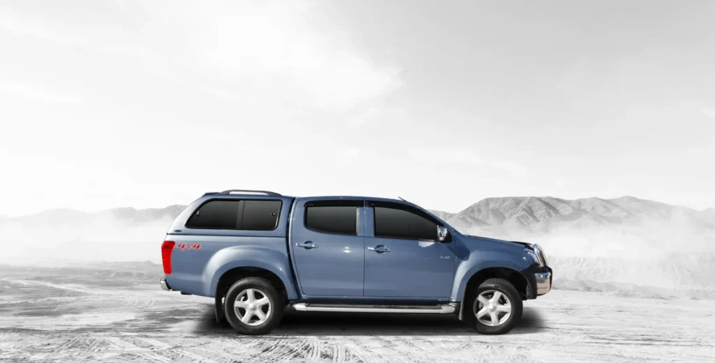 S560 Series canopy with double sliding side windows on Isuzu D-Max RT-50