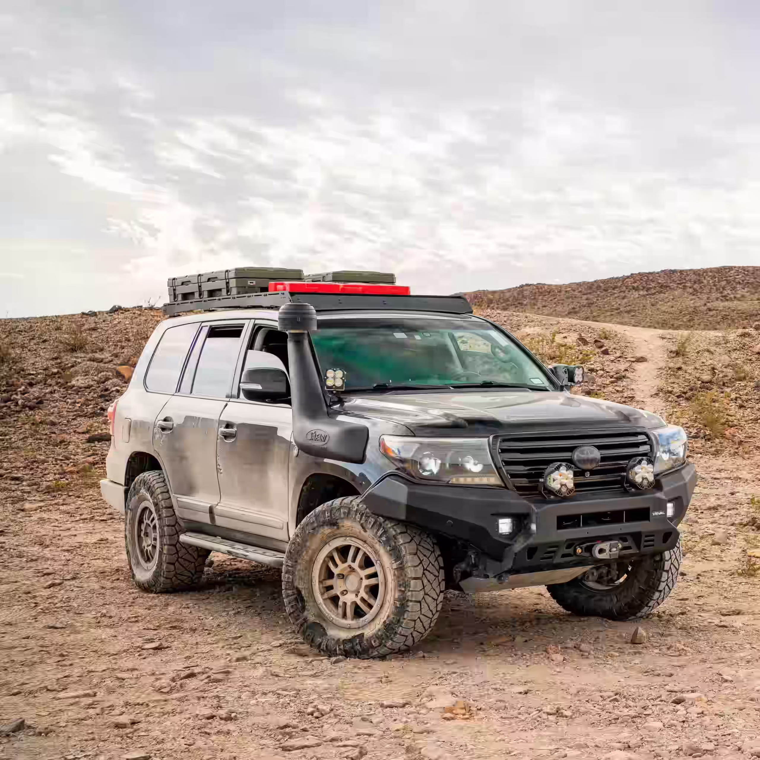 Aluminium Bull Bar with LED Fog Lights for Toyota Land Cruiser 200 (2007-2015)