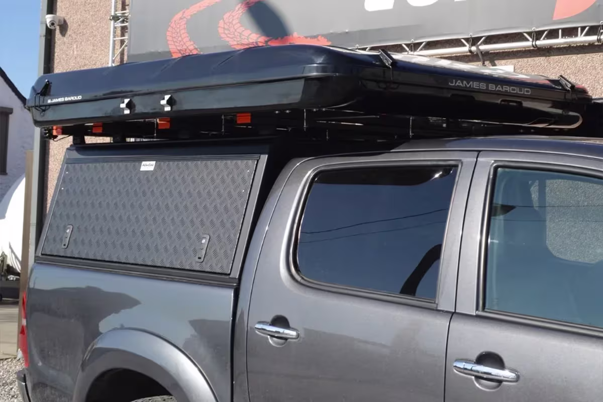 Explorer canopy fitted to Toyota Hilux N70 2005–2015 front view